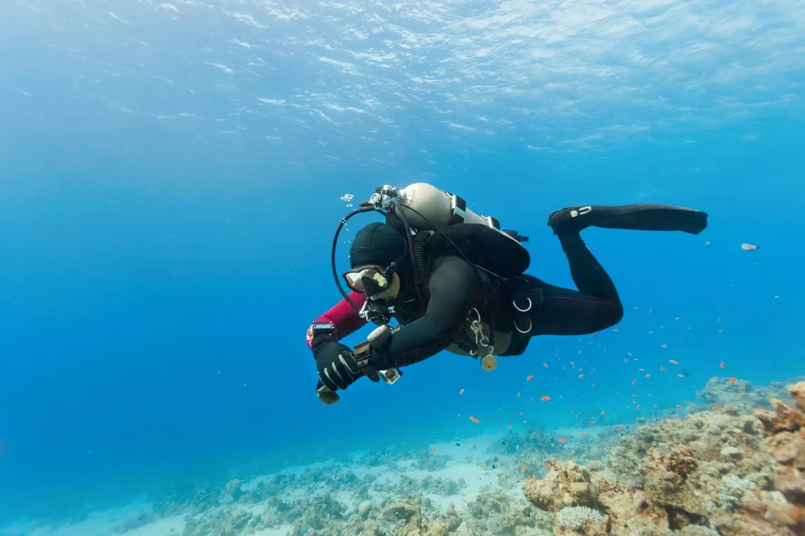 Taucher während eines NAUI Master Scuba Diver Kurses vor Pag